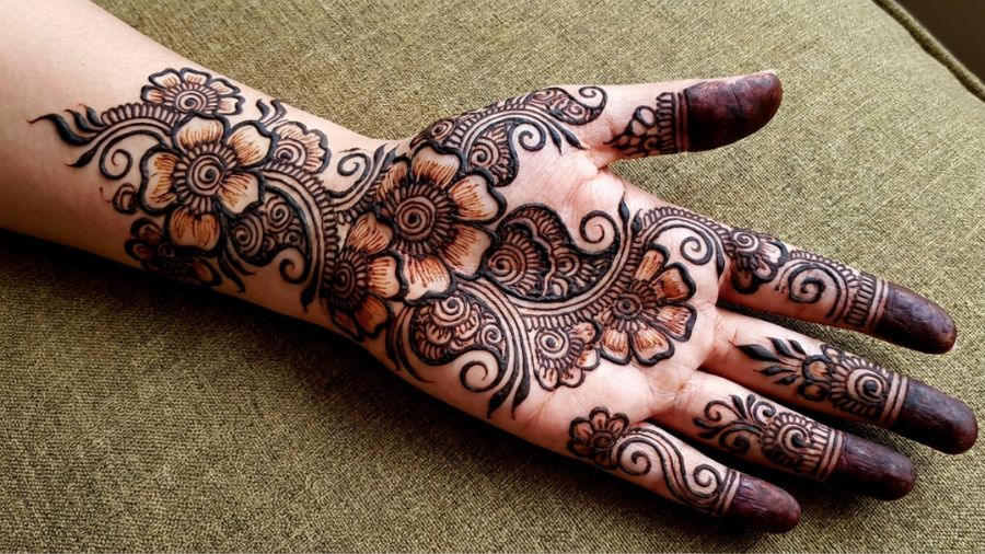 Bold Floral Mehndi Design