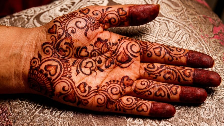 Detailed Mini Heart Mehndi