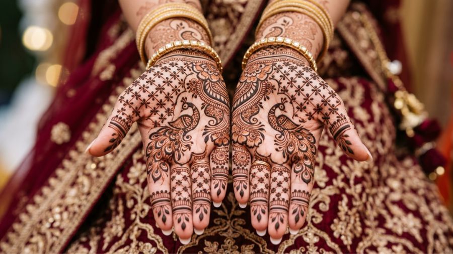 Intricate Filigree and Jaal Pattern Mehndi Design
